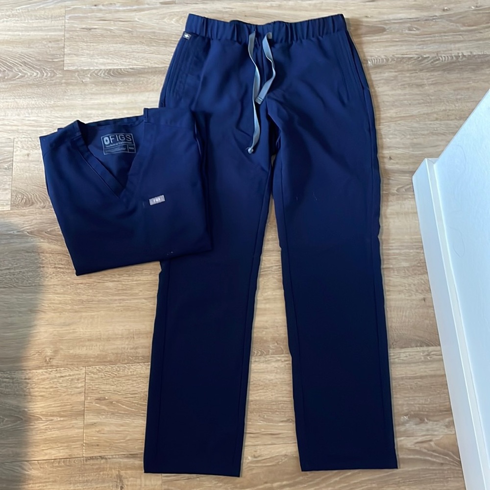 Navy Figs Set w rare pants!!